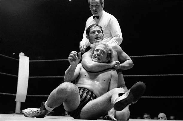 OLD LARGE PHOTO, pro wrestling icons, Vic Corne vs Jackie Pallo 1968 ...