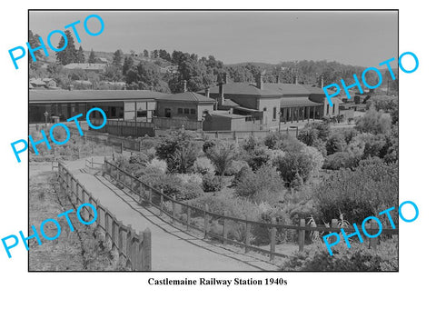 LARGE PHOTO OF OLD CASTLEMAINE RAILWAY STATION, 1940s 1