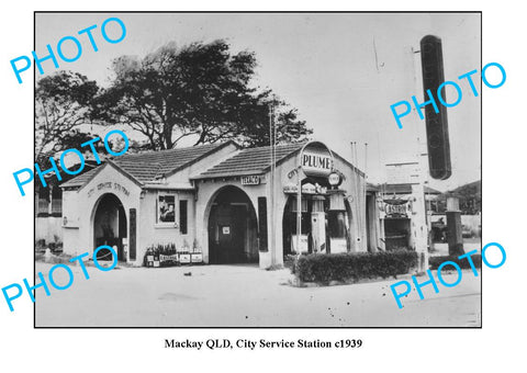 OLD LARGE PHOTO OF MACKAY CITY SERVICE STATION QLD c1939 TEXACO, PLUME, CASTROL