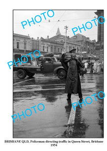 OLD LARGE PHOTO, BRISBANE QUEENSLAND, POLICE DERECTING TRAFFIC, QUEEN St 1954