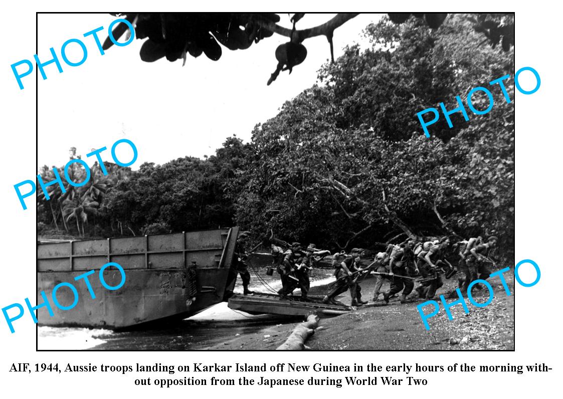 OLD LARGE PHOTO, WWII ANZACS LANDING ON KARKAR ISLAND, NEW GUINEA 1944