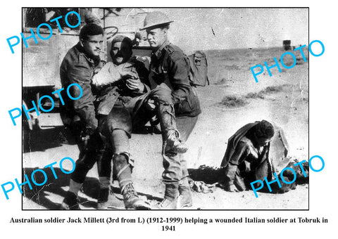 OLD LARGE PHOTO, AUSTRALIAN ANZAC SOLDIER HELPING ITALIAN WOUNDED, TOBRUK c1941