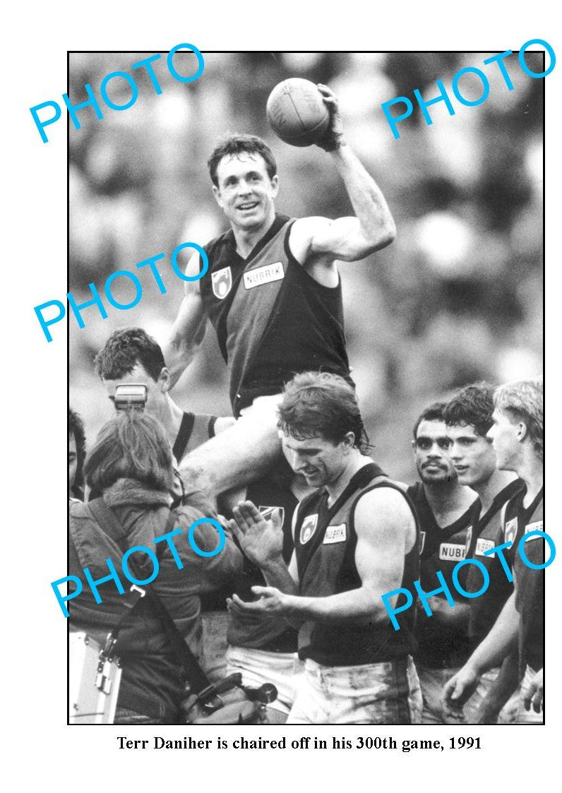 OLD LARGE PHOTO, TERRY DANIHER CELEBRATING HIS 300th GAME, ESSENDON FC