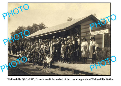 OLD LARGE PHOTO FEATURING WALLUMBILLA QLD COMMUNITY AT THE RAILWAY STATION c1915