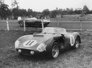 1955 Le Mans, Hawthorn's Jaguar D type passes de Portago's stricken Ferrari