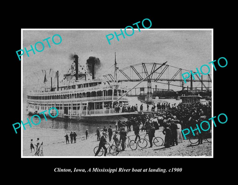 OLD LARGE HISTORIC PHOTO CLINTON IOWA, THE MISSISSIPPI RIVER BOAT LANDING c1900