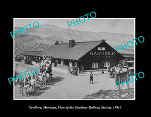 OLD LARGE HISTORIC PHOTO GARDINER MONTANA, VIEW OF THE RAILWAY STATION c1910