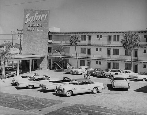 OLD LARGE PHOTO Motor Racing the Safari Beach Motel at Daytona Beach Florida 1960