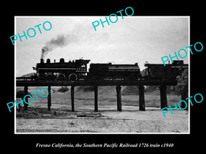 OLD HISTORIC PHOTO FRESNO CALIFORNIA, SOUTHERN PACIFIC RAILROAD 1726 TRAIN c1940