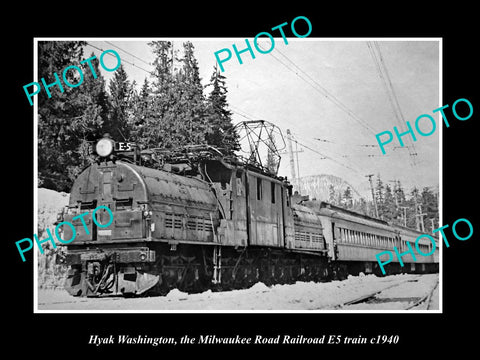 OLD HISTORIC PHOTO HYAK WASHINGTON, THE MAILWAUKEE ROAD RAILROAD E5 TRAIN c1940