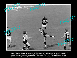 OLD HISTORICAL PHOTO OF CARLTON FC GREAT ALEX JESAULENKO, 1970 GRAND FINAL MARK