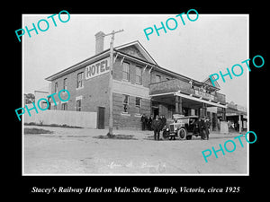 OLD LARGE HISTORICAL PHOTO OF BUNYIP VICTORIA VIEW OF STACEYS RAILWAY HOTEL 1925