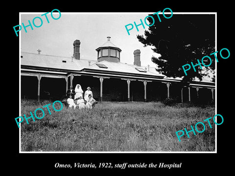 OLD LARGE HISTORIC PHOTO OF OMEO VICTORIA, VIEW OF STAFF AT THE HOSPITAL c1922