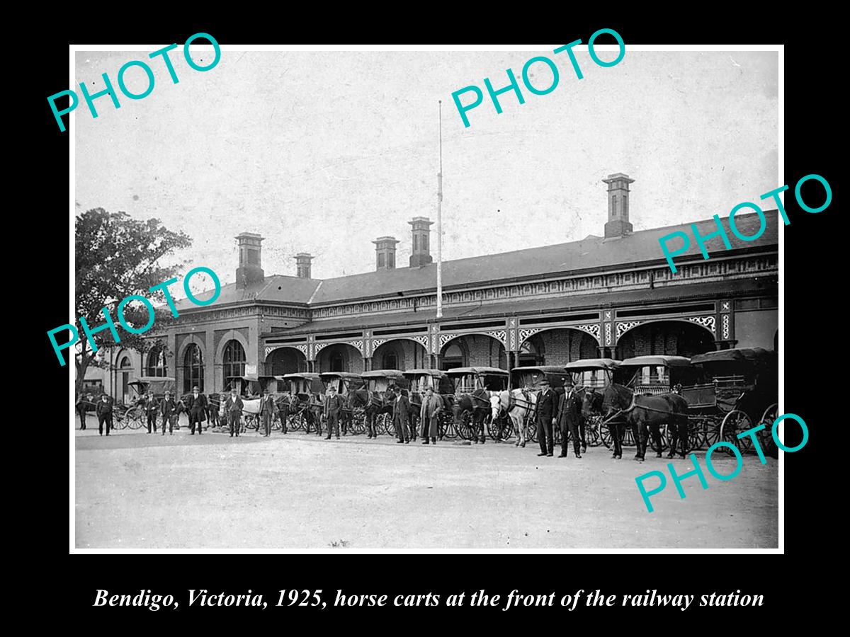 OLD LARGE HISTORIC PHOTO OF BENDIGO VICTORIA, RAILWAY STATION HORSE CARTS c1925