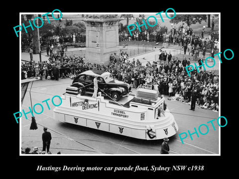 OLD LARGE HISTORIC PHOTO OF FORD, HASTINGS DEERING CAR MODEL PARADE FLOAT 1938