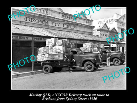 OLD LARGE HISTORIC PHOTO OF MACKAY QLD, ANCCOR TRUCKS IN SYDNEY STREET c1940