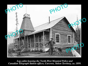 OLD LARGE HISTORIC PHOTO OF NORTH WEST MOUNTED POLICE CABIN, CARCROSS 1899 1