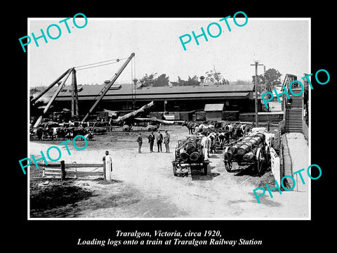 OLD LARGE HISTORIC PHOTO OF TRARALGON VICTORIA, LOADING TIMBER ST STATION c1920