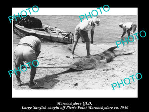 OLD LARGE HISTORIC FISHING PHOTO OF MAROOCHYDORE QLD, HUGE SAWFISH CAUGHT 1940