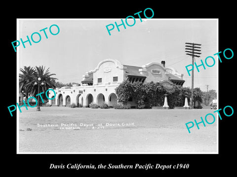 OLD HISTORIC PHOTO OF DAVIS CALIFORNIA, SOUTHERN PACIFIC RAILROAD DEPOT c1940