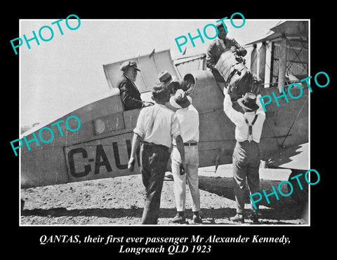 OLD LARGE HISTORIC PHOTO OF QANTAS AIRLINES 1st PASSENGER, LONGREACH QLD 1923