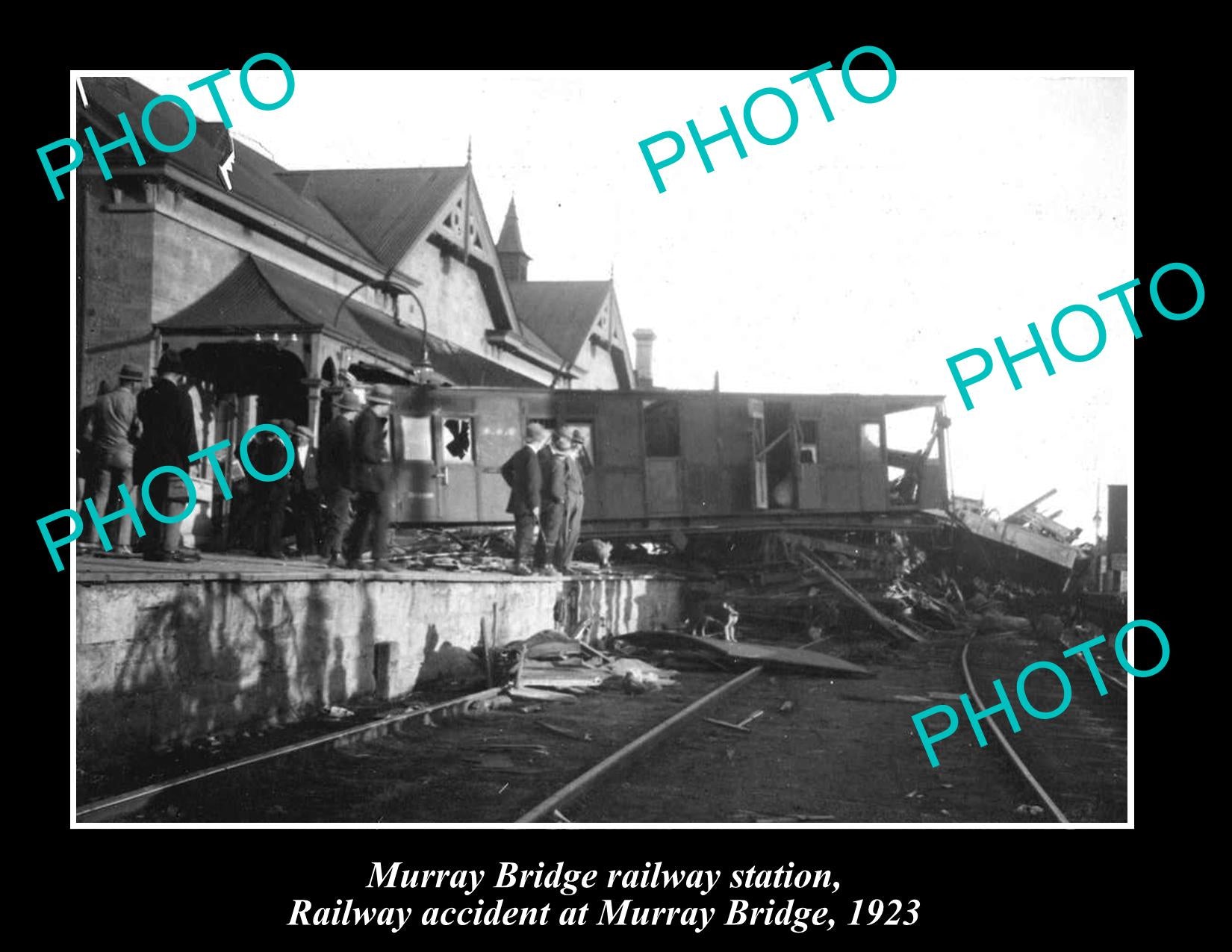 OLD LARGE HISTORIC PHOTO OF MURRAY BRIDGE SA, RAILWAY STATION CRASH c1923