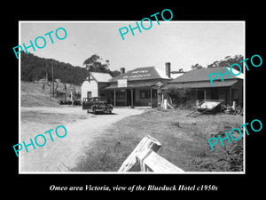 OLD LARGE HISTORIC PHOTO OF OMEO VICTORIA, VIEW OF THE BLUEDUCK HOTEL c1950s