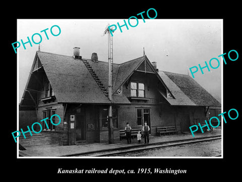 OLD LARGE HISTORIC PHOTO OF KANASKAT WASHINGTON, THE RAILROAD DEPOT STATION 1915