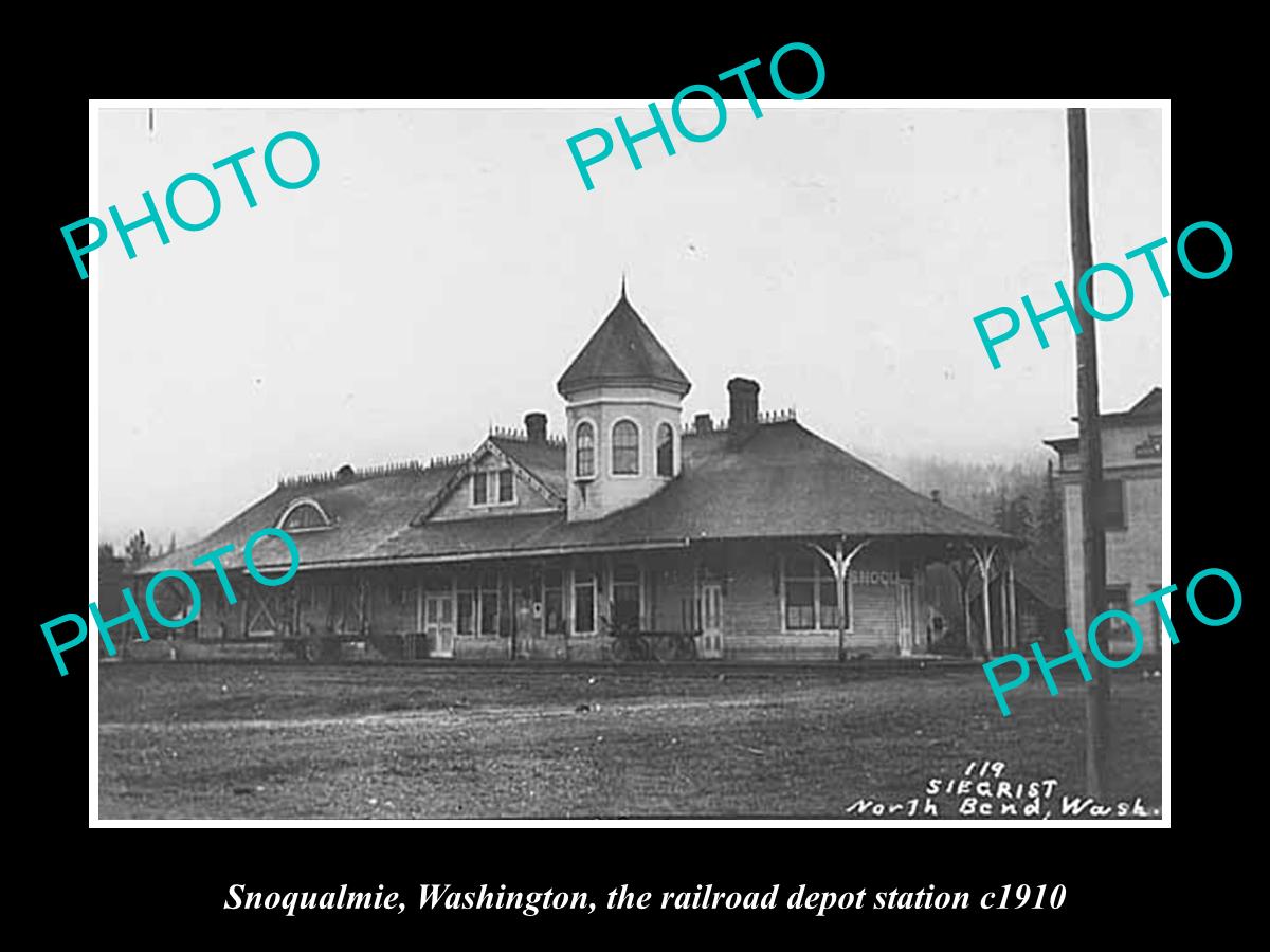 OLD LARGE HISTORIC PHOTO OF SNOQUALMIE WASHINGTON, RAILROAD DEPOT STATION 1910