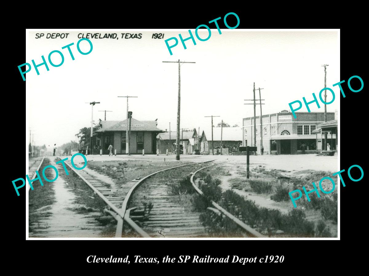 OLD LARGE HISTORIC PHOTO OF CLEVELAND TEXAS, THE RAILROAD DEPOT STATION c1920