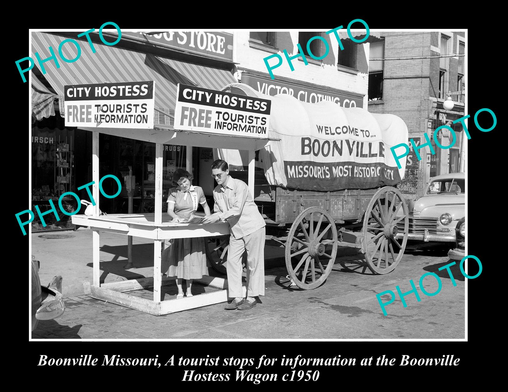 OLD LARGE HISTORIC PHOTO OF BOONVILLE MISSOURI, TOURIST WAGON, MAIN STREET c1950