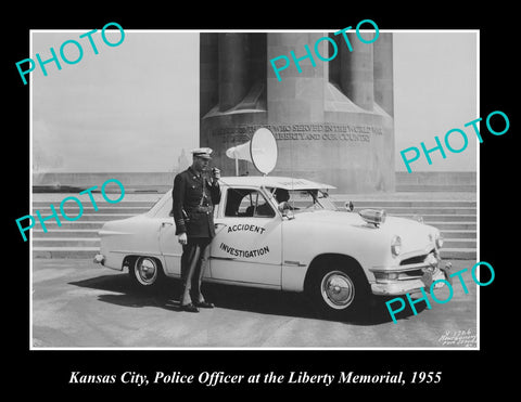 OLD LARGE HISTORIC PHOTO OF KANSAS CITY POLICE OFFICER AT LIBERTY MEMORIAL 1955