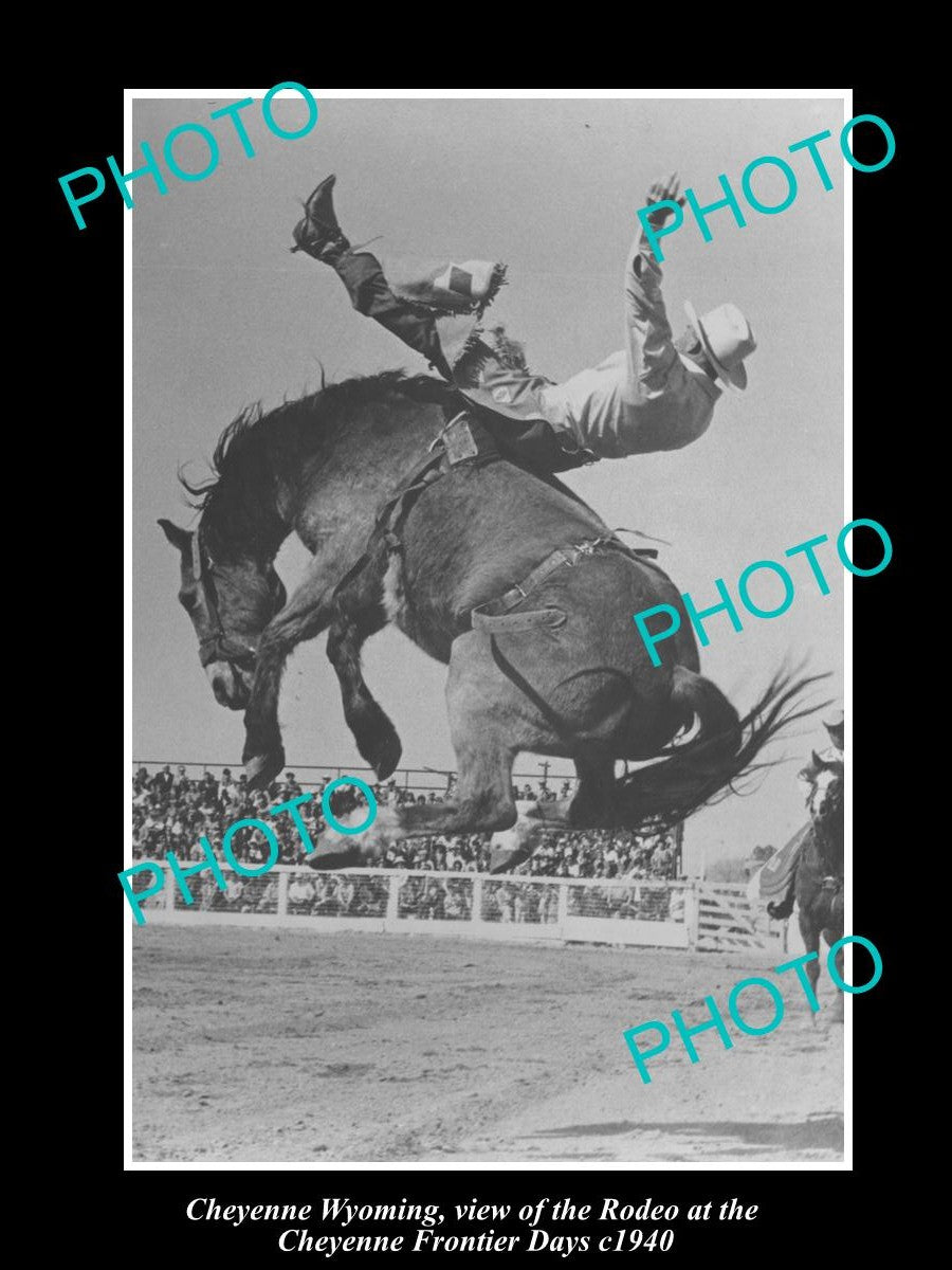 OLD HISTORIC PHOTO OF CHEYENNE WYOMING, THE RODEO AT FRONTIER DAYS RODEO c1940