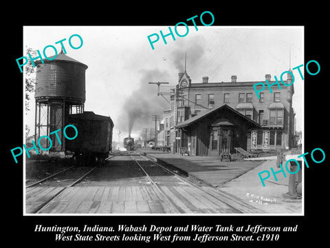 OLD LARGE HISTORIC PHOTO OF HUNTINGTON INDIANA, WABASH DEPOT & WATERTANK c1910