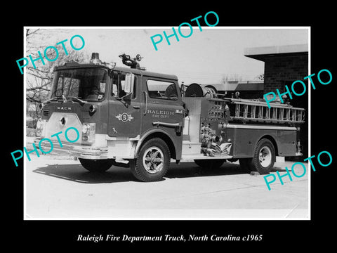 OLD LARGE HISTORIC PHOTO OF RALEIGH NORTH CAROLINA, THE FIRE STATION TRUCK c1965