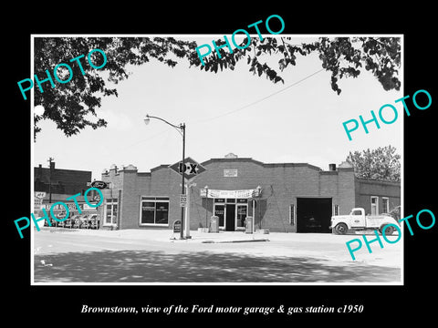 OLD LARGE HISTORIC PHOTO OF BROWNSTOWN INDIANA, FORD GARAGE & GAS STATION 1950