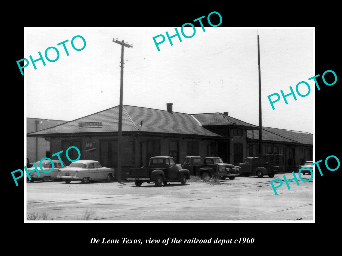 OLD LARGE HISTORIC PHOTO OF DE LEON TEXAS, THE RAILROAD DEPOT STATION c1960