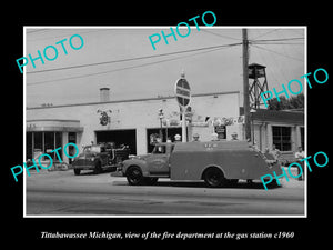 OLD LARGE HISTORIC PHOTO OF TITTABAWASSEE MICHIGAN, THE TOWN FIRE TRUCK c1960