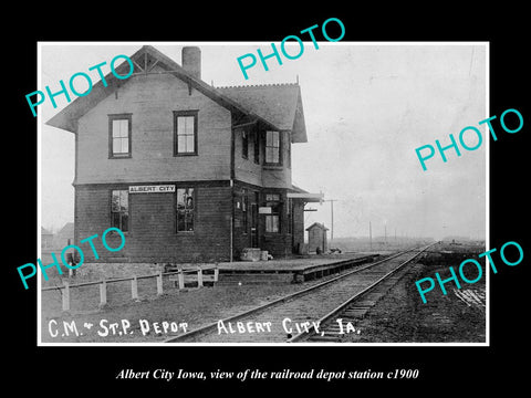 OLD LARGE HISTORIC PHOTO OF ALBERT CITY IOWA, THE RAILROAD DEPOT STATION c1900