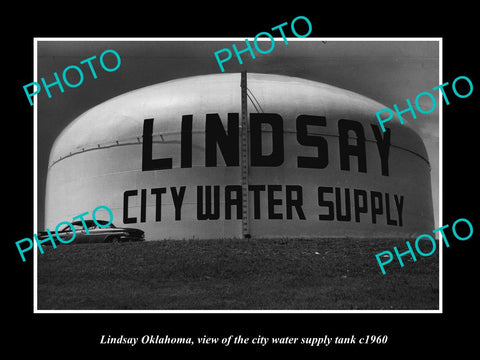 OLD LARGE HISTORIC PHOTO OF LINDSAY OKLAHOMA, THE CITY WATER SUPPLY TANK c1960