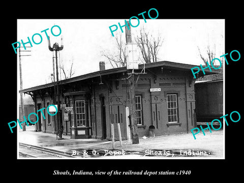 OLD LARGE HISTORIC PHOTO OF SHOALS INDIANA, THE RAILROAD DEPOT STATION c1940