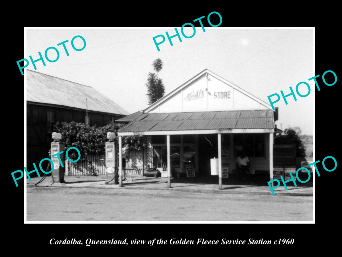 OLD LARGE HISTORIC PHOTO OF CORDALBA QLD, THE GOLDEN FLEECE SERVICE STATION 1960