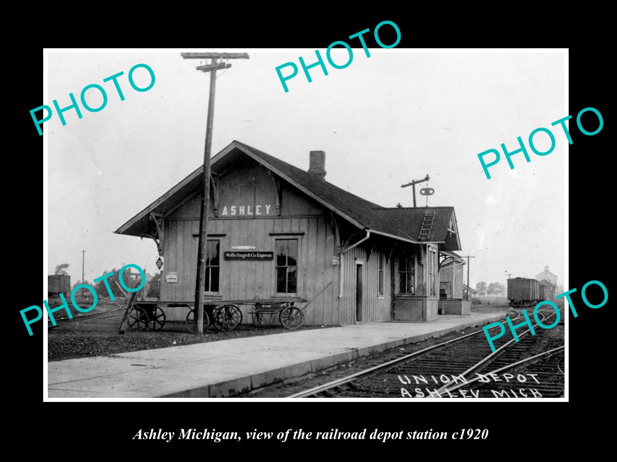 OLD LARGE HISTORIC PHOTO OF ASHLEY MICHIGAN, VIEW OF THE RAILROAD DEPOT c1920