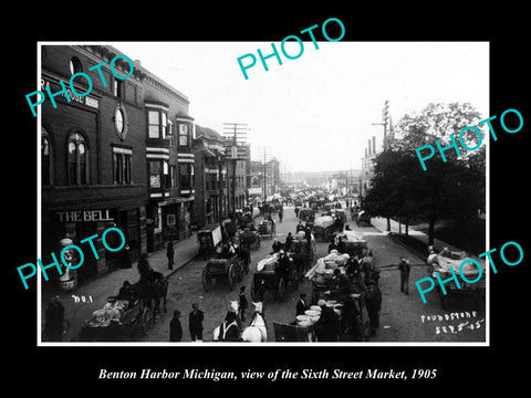 OLD LARGE HISTORIC PHOTO OF BENTON HARBOR MICHIGAN, THE SIXTH St MARKET c1905