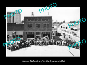 OLD LARGE HISTORIC PHOTO OF MOSCOW IDAHO, THE FIRE DEPARTMENT STATION CREW c1940