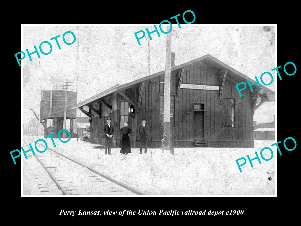 OLD LARGE HISTORIC PHOTO OF PERRY KANSAS, THE UNION PACIFIC RAILROAD DEPOT c1900