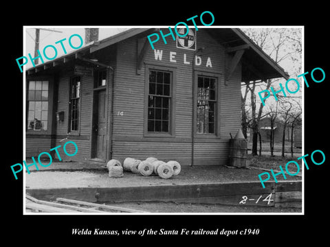 OLD LARGE HISTORIC PHOTO OF WELDA KANSAS, THE SANTA FE RAILROAD DEPOT c1940