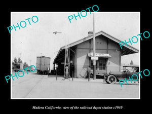 OLD LARGE HISTORIC PHOTO OF MADERA CALIFORNIA, THE RAILROAD DEPOT STATION c1930