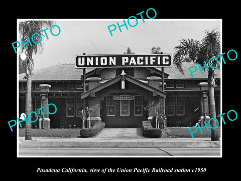 OLD LARGE HISTORIC PHOTO OF PASADENA CALIFORNIA, THE U/P RAILROAD DEPOT c1950