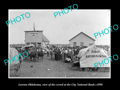 OLD LARGE HISTORIC PHOTO OF LAWTON OKLAHOMA, CROWD THE THE CITY BANK c1890